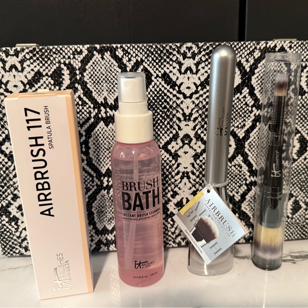 IT Cosmetics Brush Bath and Airbrush Set